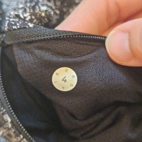 Lululemon Pace Rival Crop Leggings Women 4 Black White Pattern Running Training - Picture 11 of 11